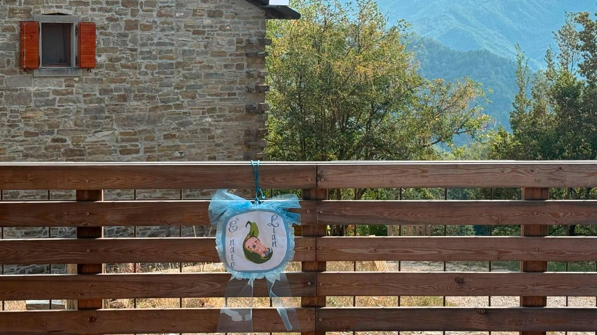 Il fiocco azzurro per celebrare la nascita di Lian