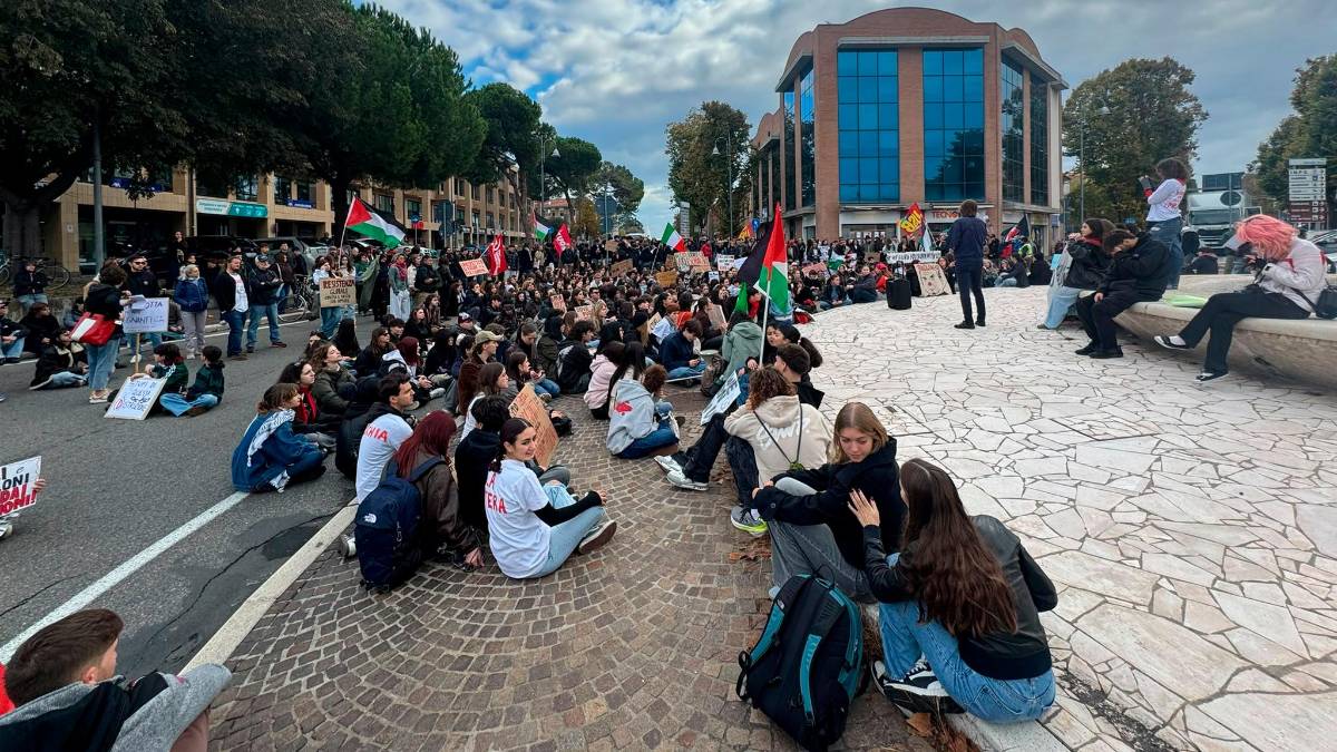 A Cesena è il giorno di “Facciamo rumore”: va in scena la protesta degli studenti VIDEO GALLERY