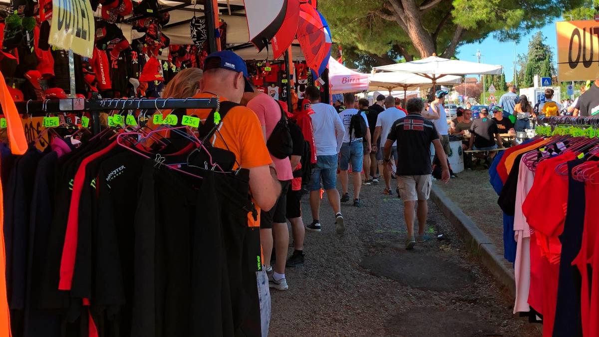 MotoGp, a Misano l’autodromo si riempie: si va verso una grande cornice di pubblico - Gallery
