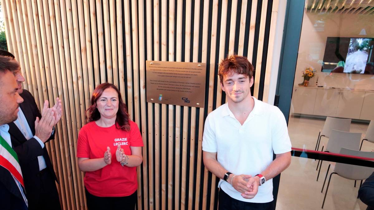 Imola, Leclerc a Spazzate Sassatelli e l’augurio di «rivedersi a fine anno»