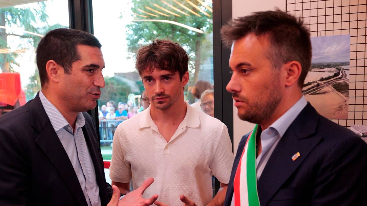 Imola, Leclerc a Spazzate Sassatelli e l’augurio di «rivedersi a fine anno»
