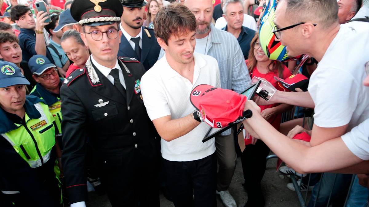 Imola, Leclerc a Spazzate Sassatelli e l’augurio di «rivedersi a fine anno»