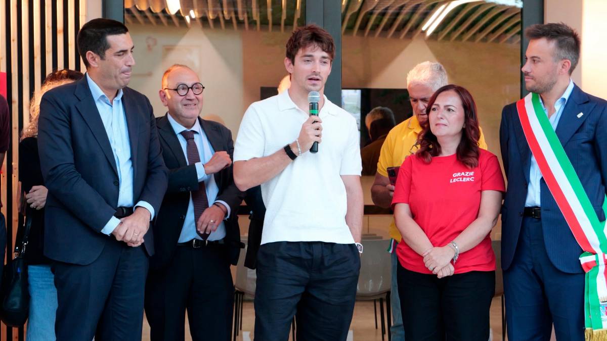 Imola, Leclerc a Spazzate Sassatelli e l’augurio di «rivedersi a fine anno»
