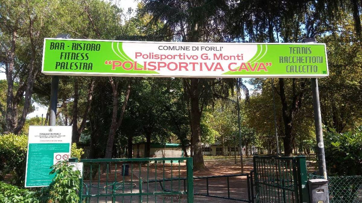 Forlì. Polisportivo Monti, 50 alberi da abbattere