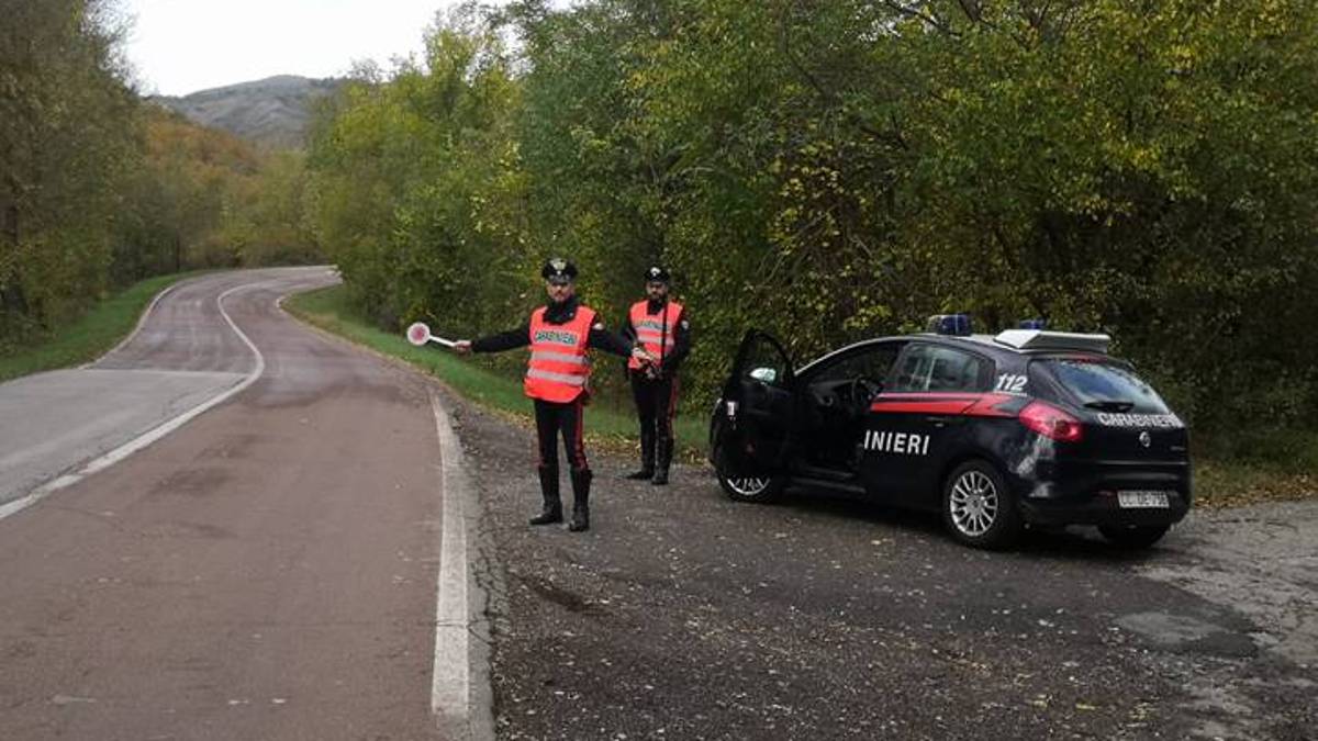Neonato e fratellino nel burrone col l'auto a Quarto di Sarsina