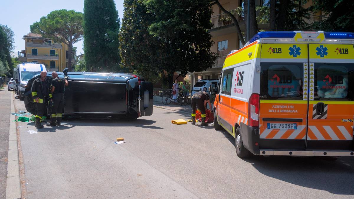 Ravenna, incidente: signora 90enne si ribalta con l’auto e finisce all’ospedale