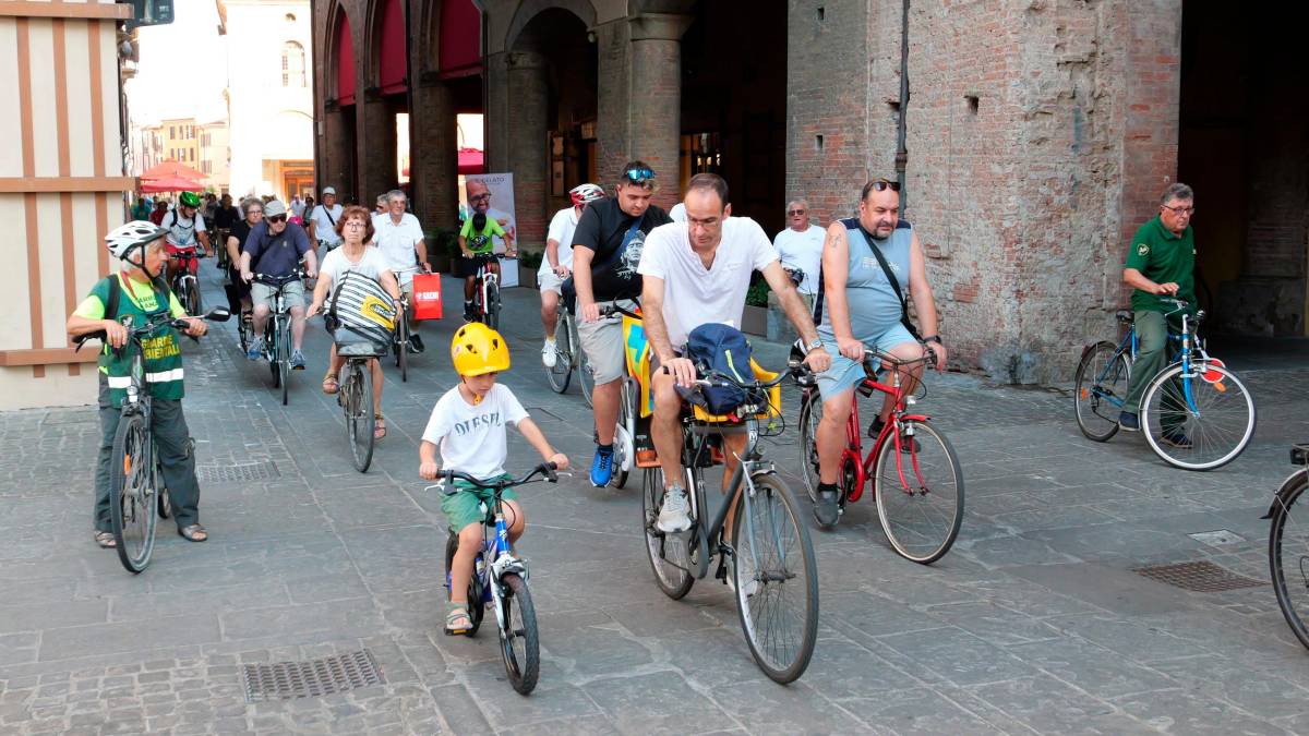 Imola, la festa di San Cassiano è entrata nel vivo con la tradizionale pedalata per la pace FOTOGALLERY MMPH