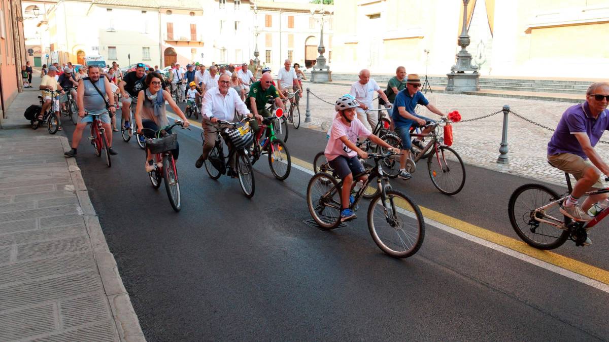 Imola, la festa di San Cassiano è entrata nel vivo con la tradizionale pedalata per la pace FOTOGALLERY MMPH