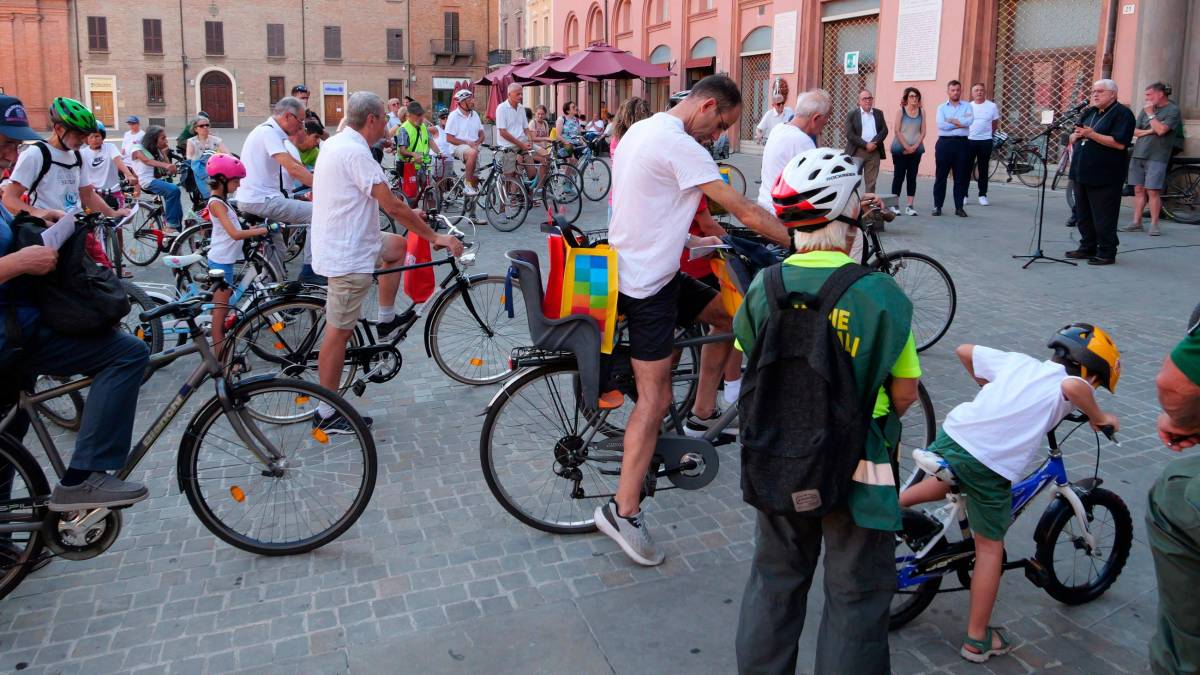 Imola, la festa di San Cassiano è entrata nel vivo con la tradizionale pedalata per la pace FOTOGALLERY MMPH