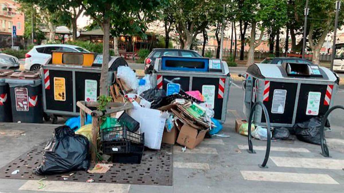 Rifiuti in zona stazione a Rimini
