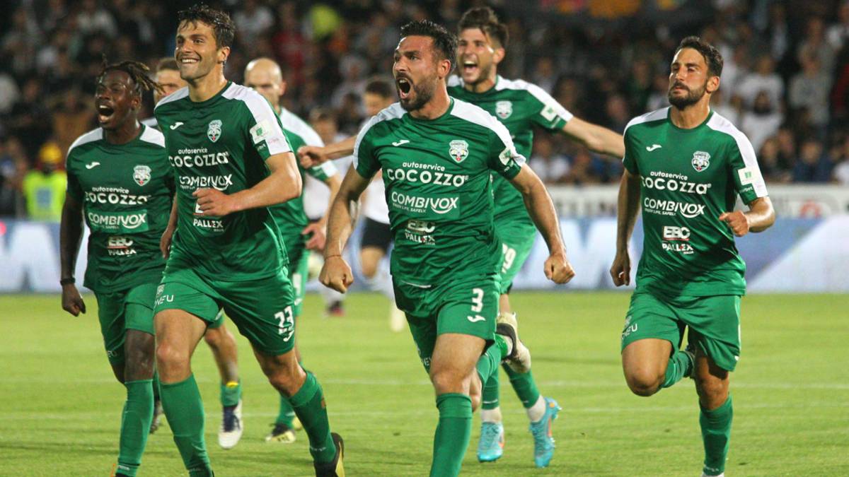 Calcio C, Cesena, è fatta per Albertini e Mercadante. In arrivo il difensore croato Kontek