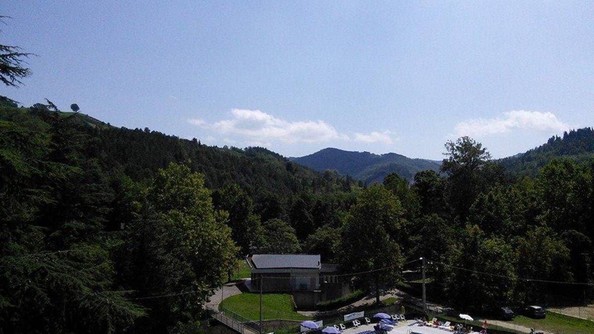 Paura a Rocca San Casciano, 14enne rischia di annegare in piscina