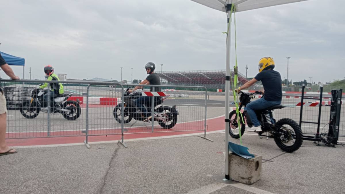 La VMoto Soco al Misano World Circuit: obiettivo 100mila scooter elettrici venduti ogni anno entro il 2026 - Gallery