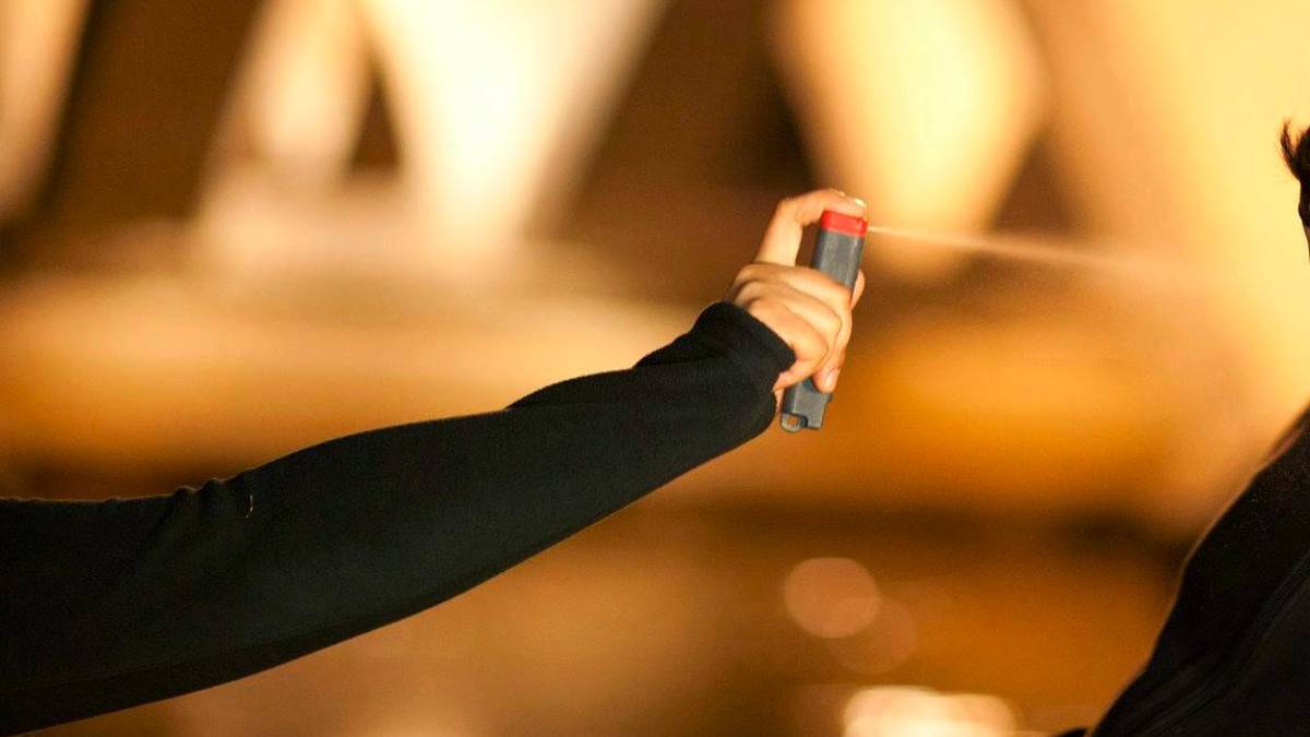 Rimini. Aggredisce l’ex fidanzato armata di coltello e spray al peperoncino