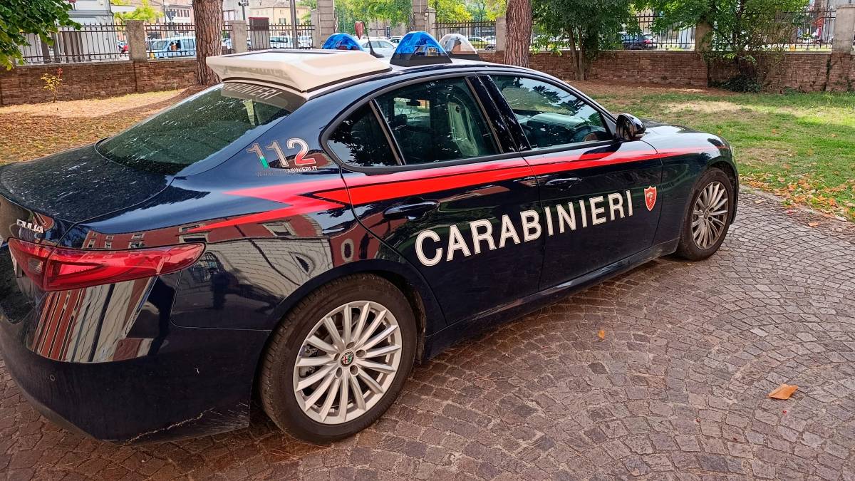 Massa Lombarda, in giro in auto con un grosso coltello: arrestato 29enne pregiudicato
