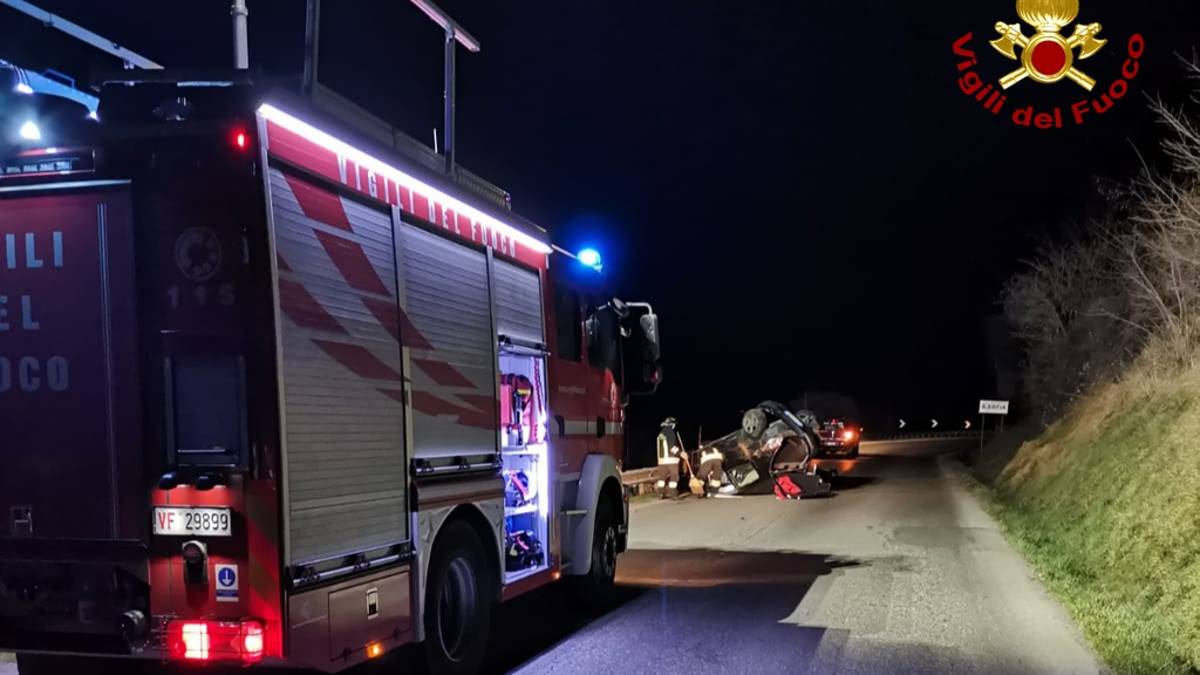 Santa Sofia, misterioso incidente: un'auto ribaltata e dentro non c'è nessuno