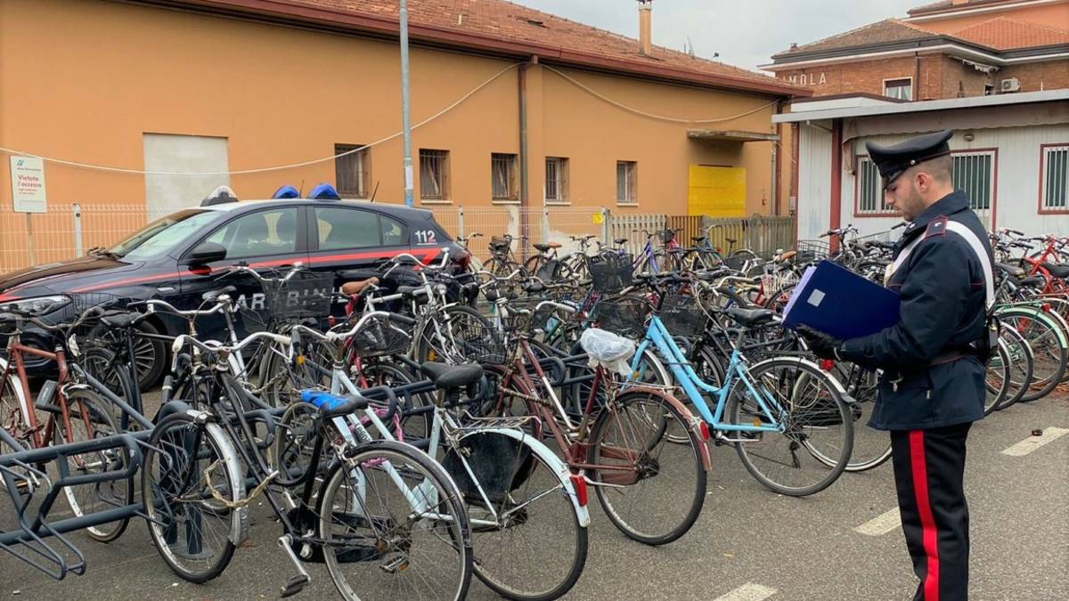 Imola, denunciati quattro giovani ladri di biciclette