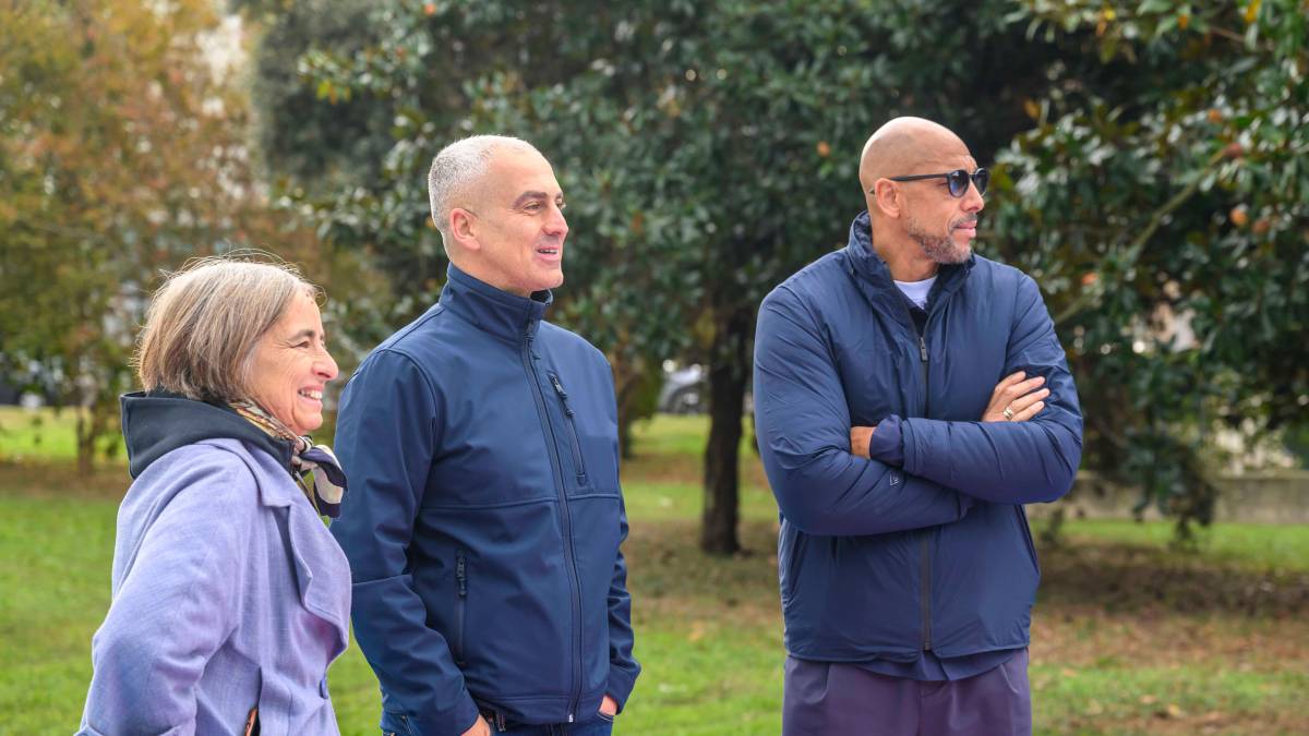 Rimini, a Miramare sorge il nuovo campo da basket: al taglio del nastro c’è Carlton Myers