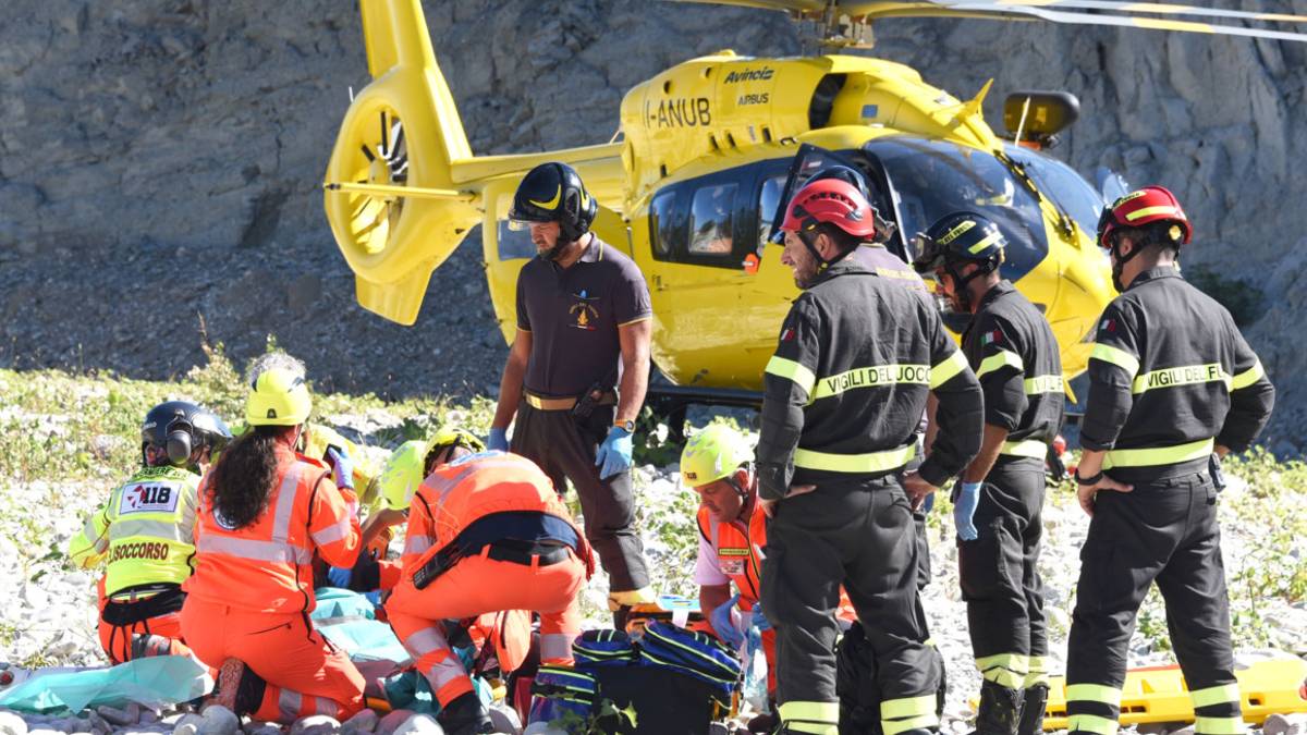 Verucchio, anziano cade nel fiume in secca: salvato dai soccorritori. Portato in elisoccorso al Bufalini VIDEO
