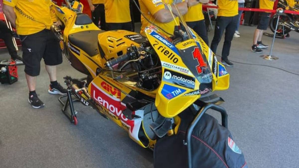 MotoGp, si scaldano i motori a Misano: ecco la Ducati gialla di Bagnaia