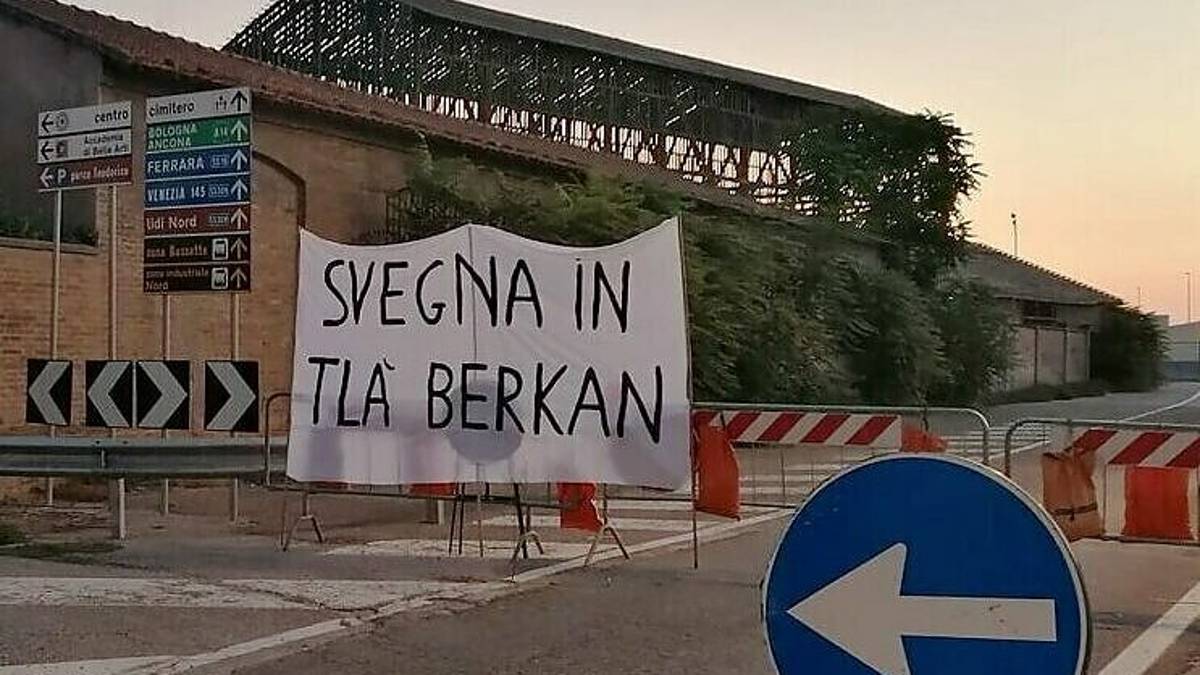 Ravenna: Svegna in tla Berkan: il caso della carcassa da rimuovere accende l'ironia