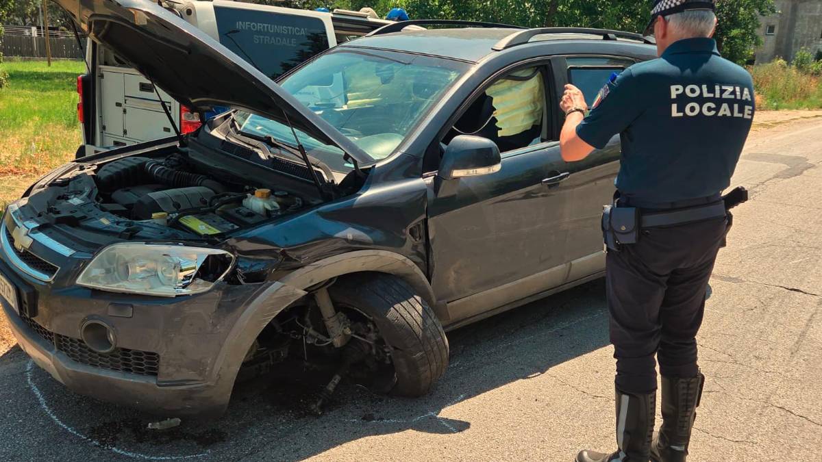 Rimini. Auto in fiamme in via Coriano VIDEO e FOTOGALLERY