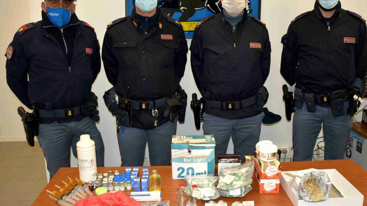 Rimini. Droga e anabolizzanti, arrestato programmatore 23enne