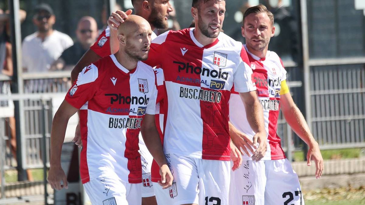 Calcio C, il Rimini cala il tris anche contro l'Alessandria. Doppietta di Santini: vetta a 4 punti