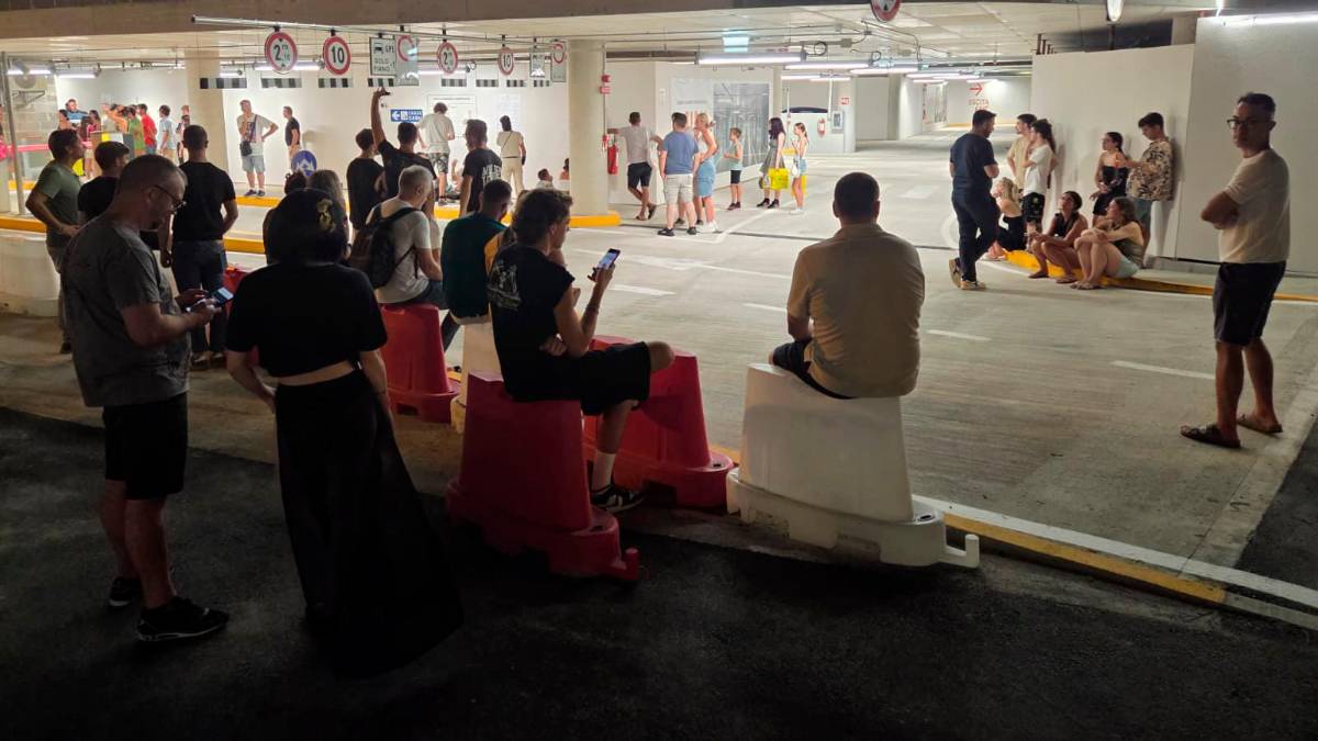 Rimini, falsi allarme nel nuovo parcheggio Marvelli: auto bloccate e gente perplessa VIDEO GALLERY