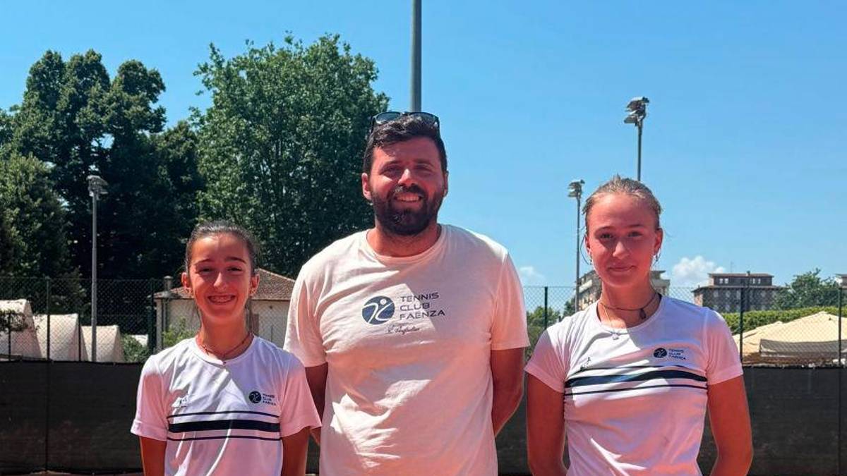 La squadra Under 16 femminile del Tc Faenza