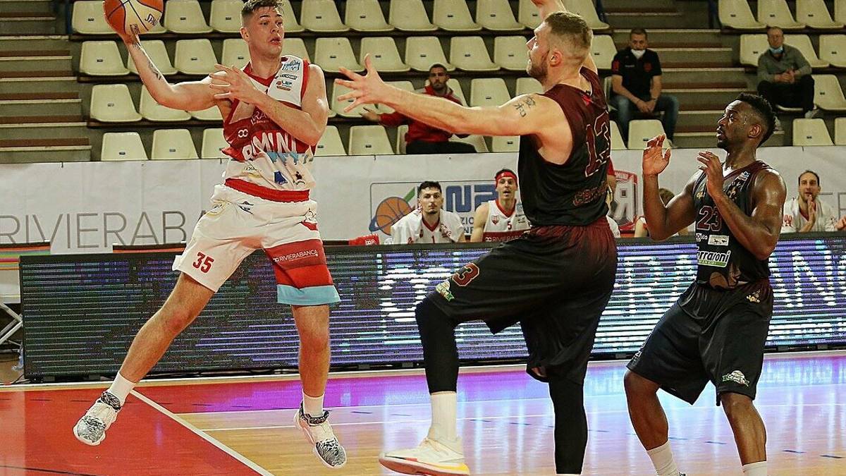 Basket B play-off, le immagini di RivieraBanca-Juvi Cremona 55-52