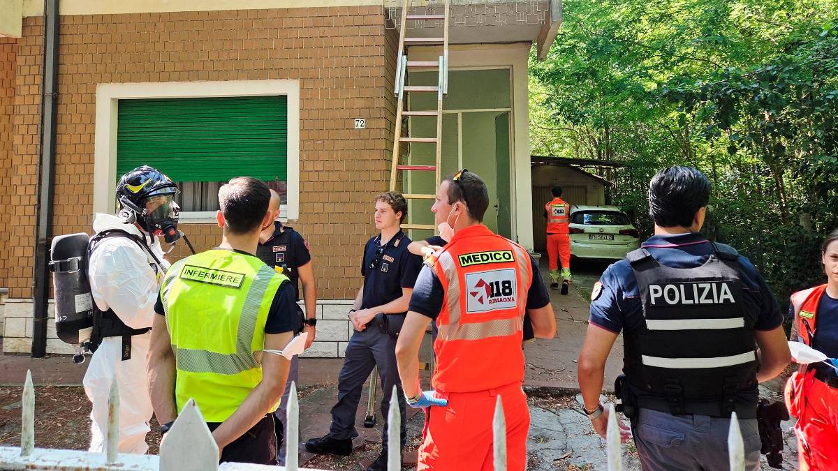 Il rinvenimento del corpo in via Ceccarelli (Foto Manuel Migliorini)