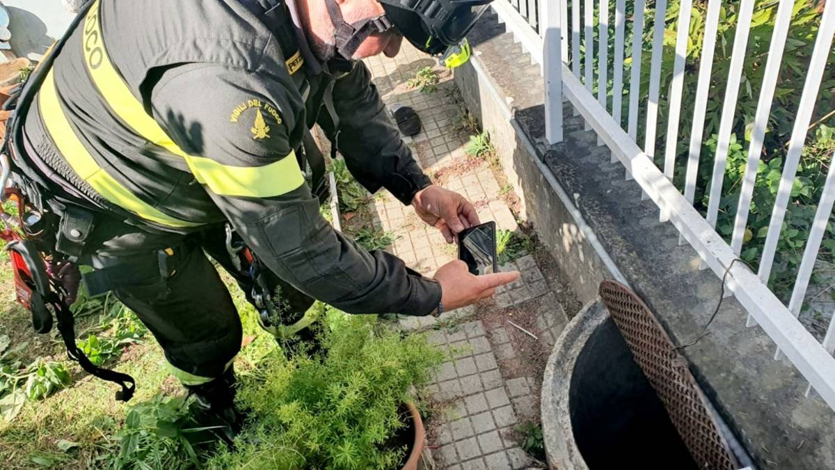 Rimini, muore cadendo in un pozzo