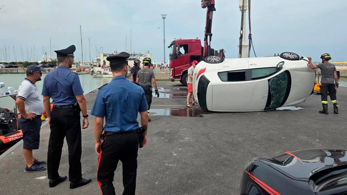 Cattolica, tenta di uccidere la moglie buttandosi con l’auto nel canale, martedì era stato arrestato e poi rilasciato VIDEO GALLERY