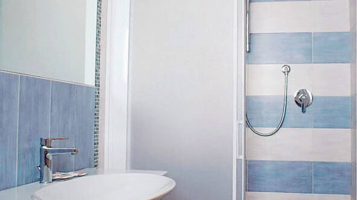 Pubblicità sessista, pioggia di critiche: l’hotel di Misano la rimuove