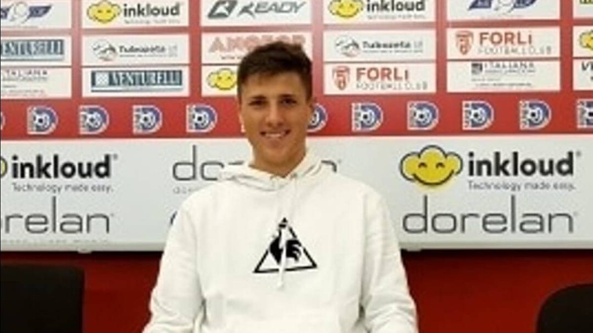 Calcio Eccellenza, la punta Giovanni Pacchioni alla Savignanese