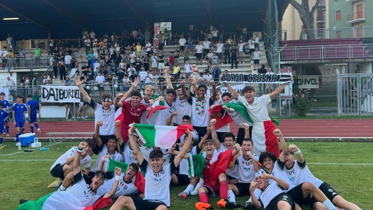 Calcio Under 15, i genitori insultano l'arbitro alla fine di Cesena-Juve Stabia VIDEO