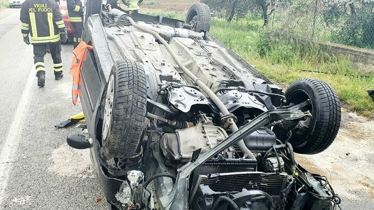 Rimini: auto si ribalta, una bambina e la sorella in ospedale