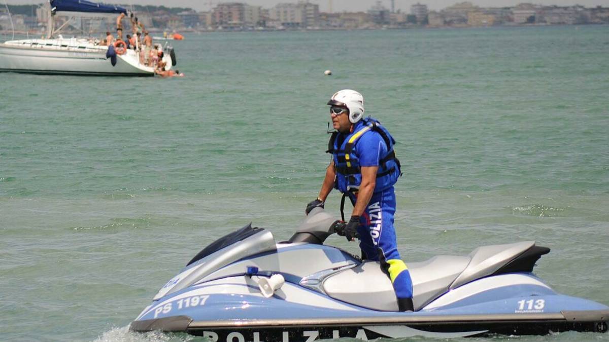 Riccione, il mare si porta via un’altra vita: è morto il 19enne
