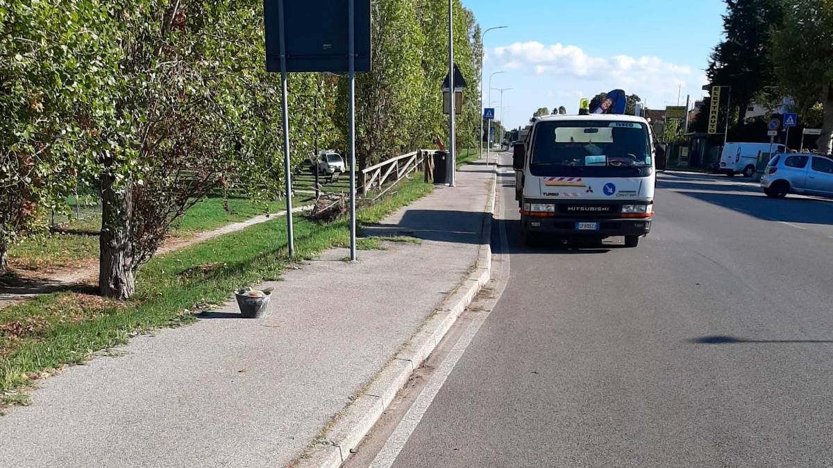Bellaria Igea Marina, pulizia e diserbo: conclusi due interventi per il decoro urbano