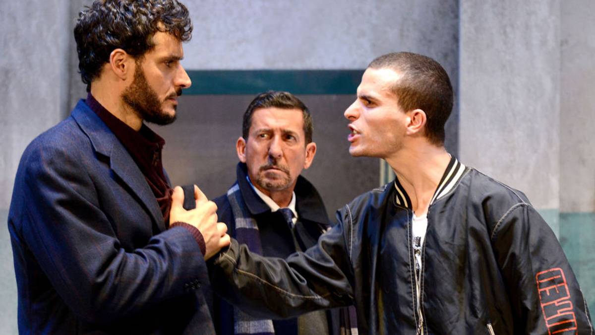 A Ravenna in scena “La classe”. Casadio: «È la passione che fa la differenza a scuola»