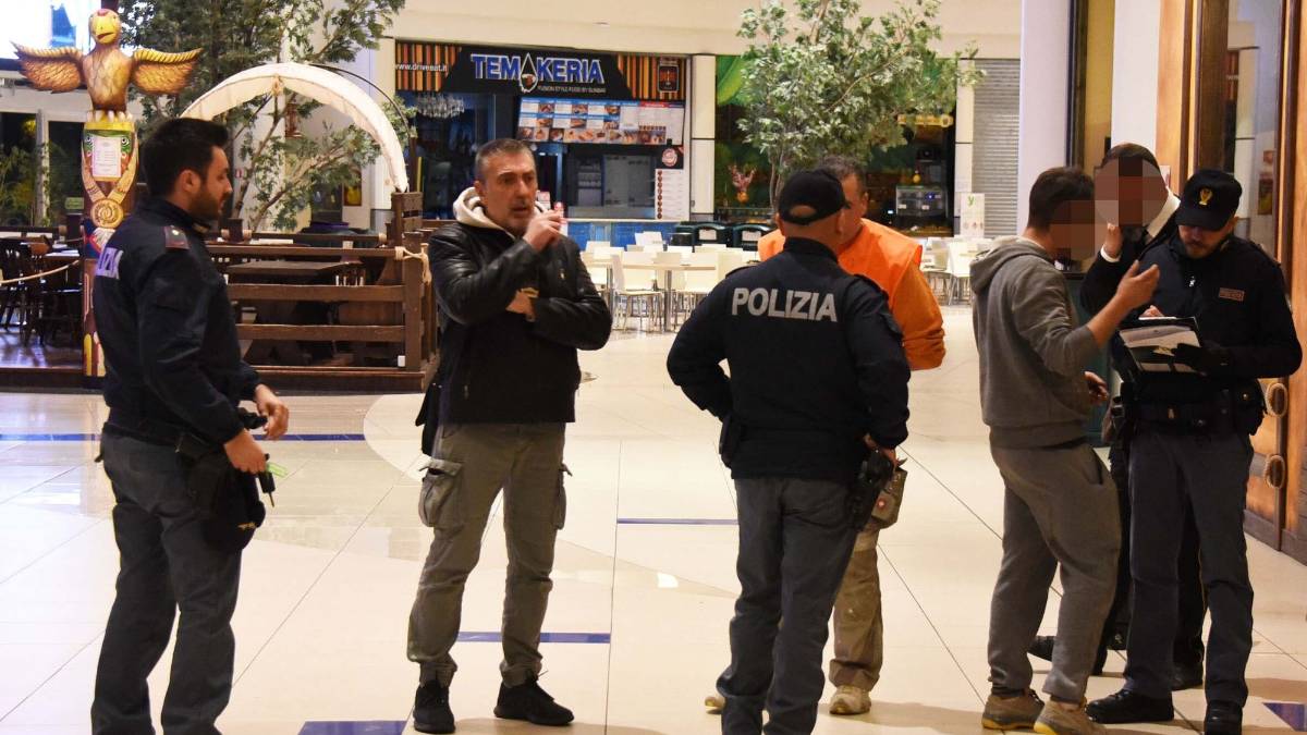 Rimini, rissa a coltellate al centro commerciale: un ferito - FOTO