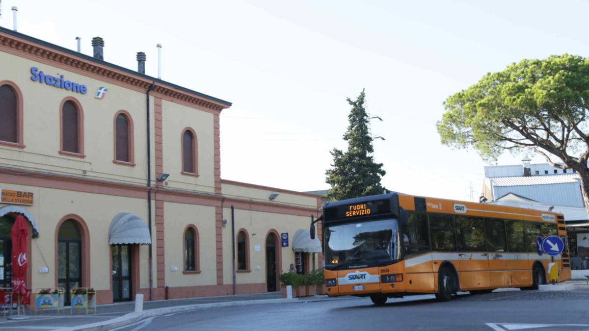Cesenatico, a scuola in bus: cosa cambia per gli studenti delle superiori