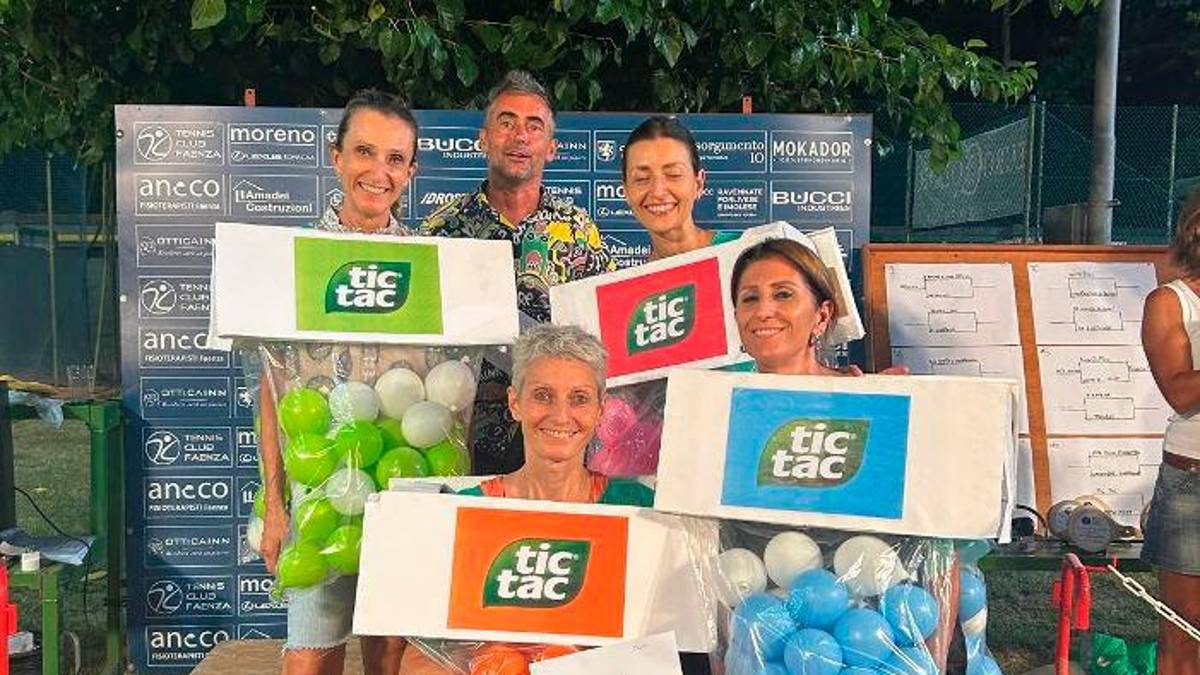Tennis, che divertimento al Tc Faenza con il “Torneo delle Padelle” / FOTOGALLERY