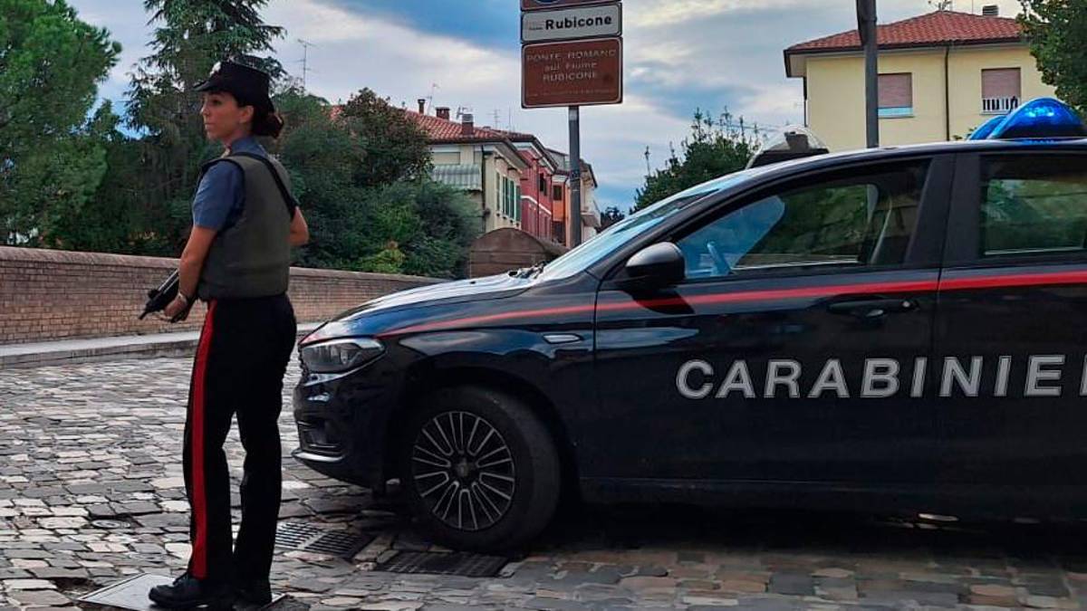 Ricercato per traffico e sfruttamento di esseri umani: alloggiava in un albergo a Savignano