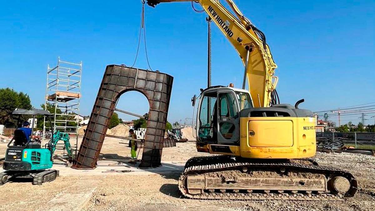 Cesena: posato il “primo arco” della nuova autostazione