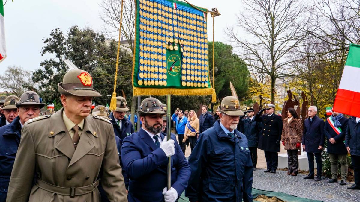 Viva gli Alpini, viva Rimini, viva l'Italia: il monumento al 150° anniversario - VIDEO GALLERY