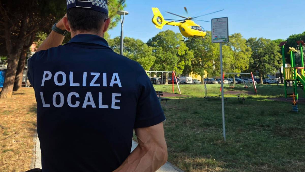 Rimini. Cade dal trenino turistico in movimento: bimbo elitrasportato in ospedale FOTOGALLERY
