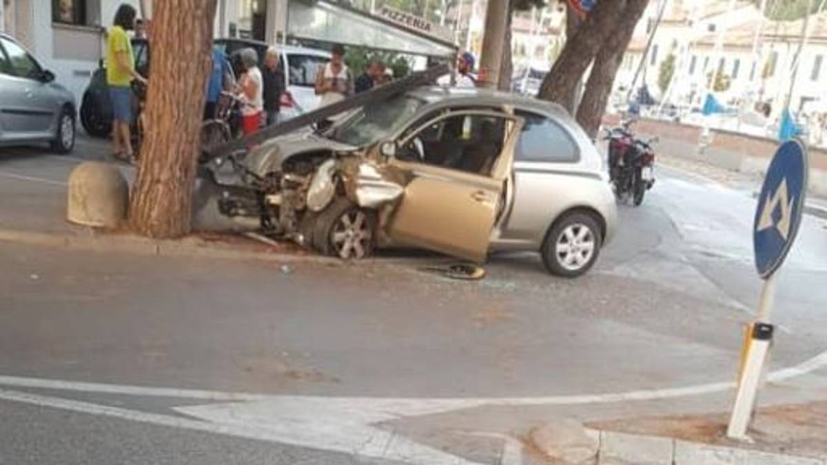 Cervia, ubriaco ruba auto e si schianta: condannato