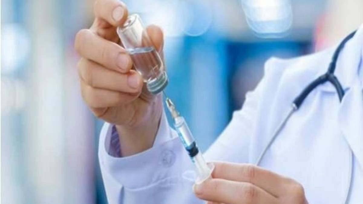 Terza dose dopo 5 mesi, via libera dall'Aifa, accelerata per salvare il Natale